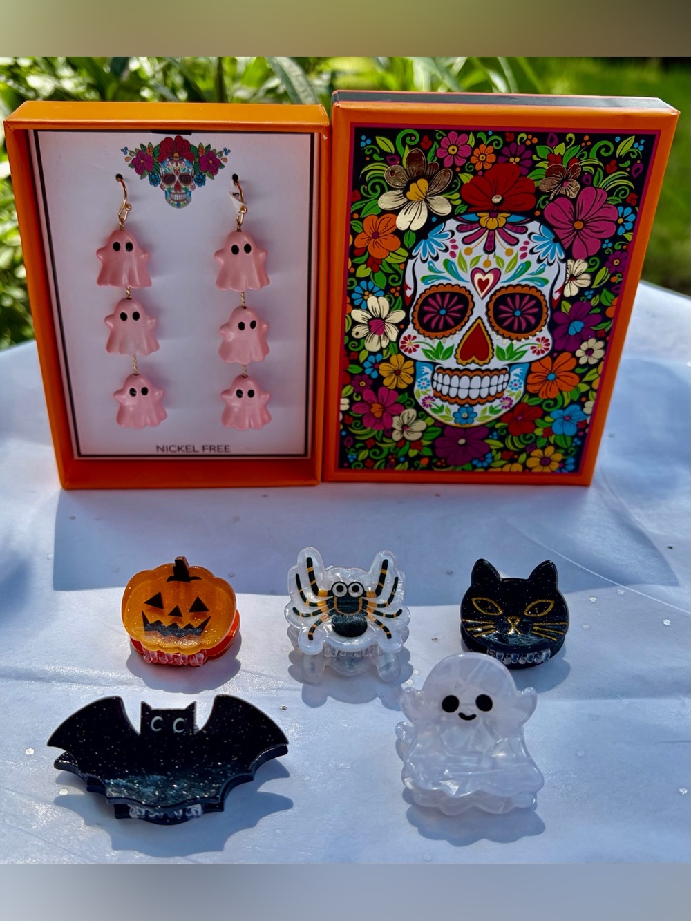 NIB BETSEY JOHNSON Pink Ghost Dangle Earrings and 5 mini hair claws 👻🕷️🎃🦇 - Picture 6 of 6
